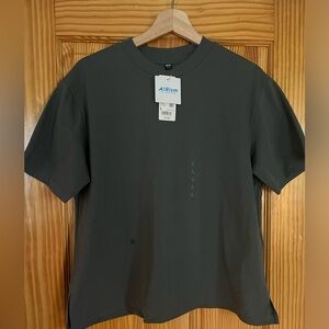 NWT Uniqlo AIRism Gray T-shirt Size Large
